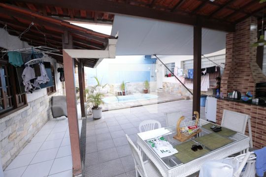 area da piscina de casa à venda com 5 quartos, 328m² em A Definir Em Campo, Contagem