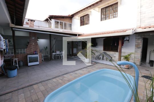 area da piscina de casa à venda com 5 quartos, 328m² em A Definir Em Campo, Contagem
