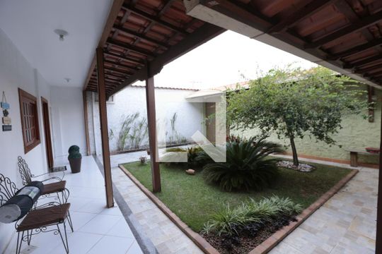 Varanda de casa à venda com 5 quartos, 328m² em A Definir Em Campo, Contagem