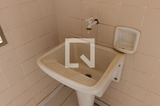 Tanque de apartamento para alugar com 2 quartos, 87m² em Vila Tiberio, Ribeirão Preto