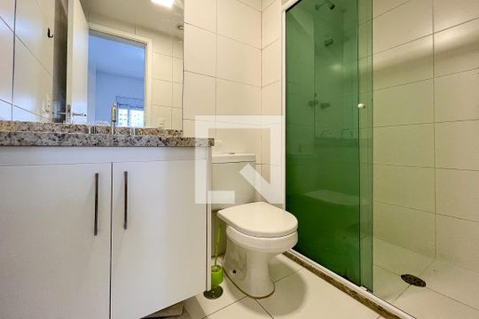 Banheiro de apartamento à venda com 1 quarto, 45m² em Várzea da Barra Funda, São Paulo