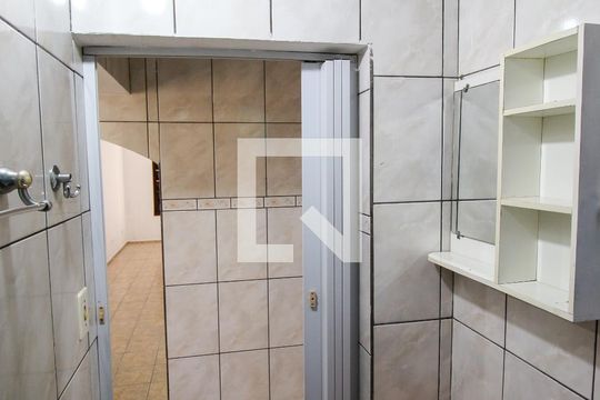 Banheiro de casa para alugar com 3 quartos, 105m² em Vila Monte Santo, São Paulo