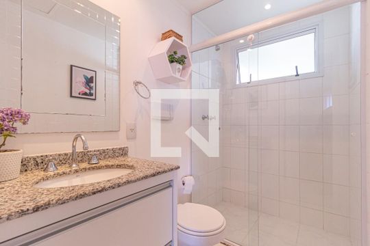 Banheiro de apartamento para alugar com 2 quartos, 80m² em Umuarama, Osasco