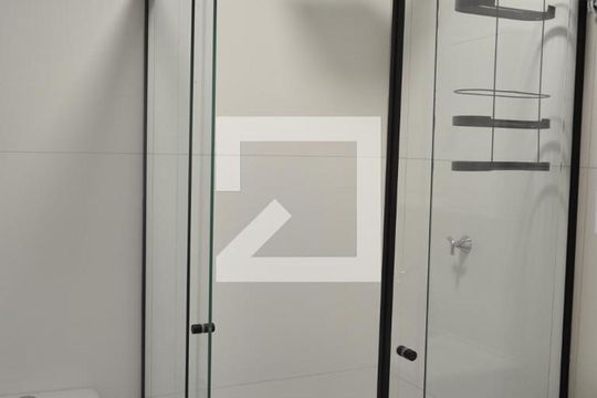 Banheiro Social de apartamento para alugar com 1 quarto, 25m² em Vila Mazzei, São Paulo
