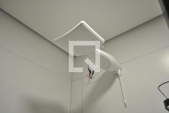 Banheiro Social de apartamento para alugar com 1 quarto, 25m² em Vila Mazzei, São Paulo