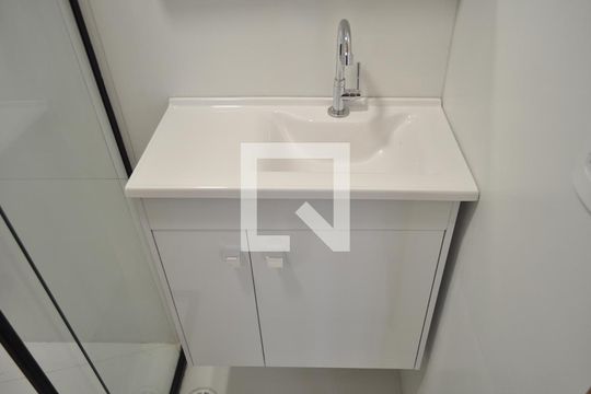 Banheiro Social de apartamento para alugar com 1 quarto, 25m² em Vila Mazzei, São Paulo