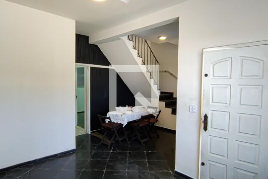 Sala de casa à venda com 3 quartos, 300m² em Curicica, Rio de Janeiro