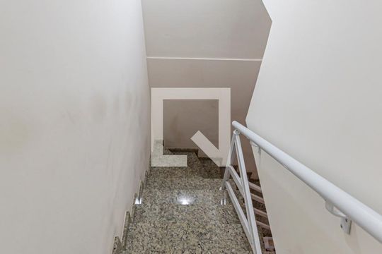 Escada Dormitórios de casa à venda com 3 quartos, 115m² em Vila Alice, Santo André