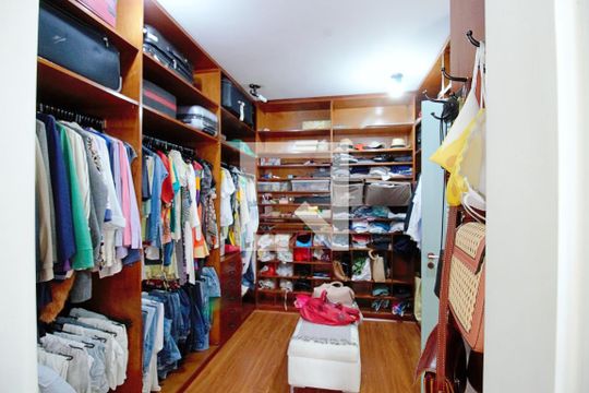 Closet da suíte 3 de apartamento à venda com 3 quartos, 260m² em Paineiras do Morumbi, São Paulo