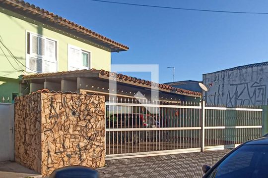 Fachada de casa para alugar com 4 quartos, 250m² em Vila Osasco, Osasco