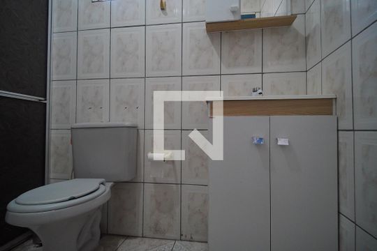 Banheiro de casa à venda com 2 quartos, 72m² em São Jorge, Novo Hamburgo
