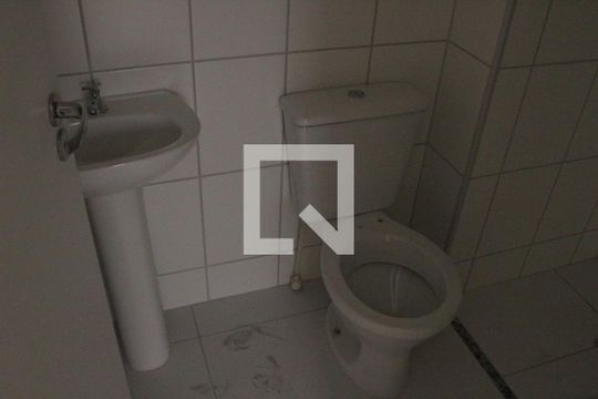 Banheiro de apartamento para alugar com 2 quartos, 55m² em Califórnia, Nova Iguaçu