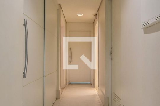 Corredor de casa à venda com 4 quartos, 220m² em Brooklin Paulista, São Paulo