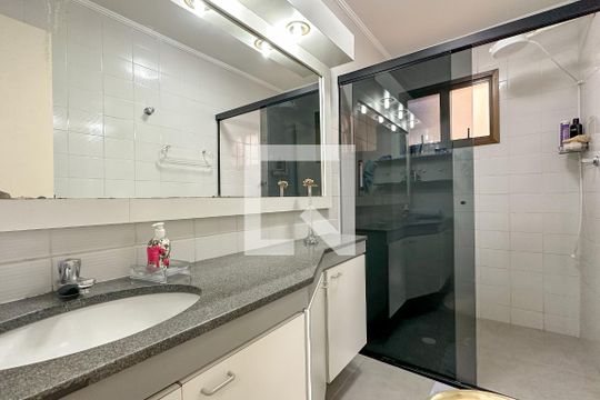 Banheiro 1 - suíte de apartamento para alugar com 3 quartos, 110m² em Loteamento Joao Batista Juliao, Guarujá