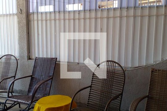 garagem de casa para alugar com 2 quartos, 67m² em Jardim Egle, São Paulo