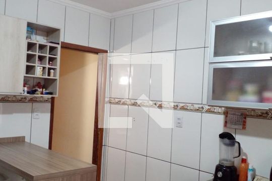 cozinha de casa para alugar com 2 quartos, 67m² em Jardim Egle, São Paulo