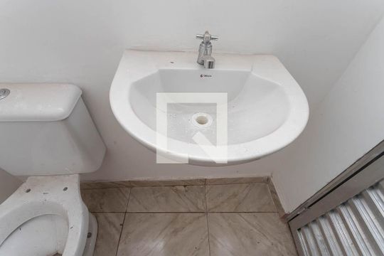 Banheiro  de casa à venda com 1 quarto, 40m² em Jardim Miriam, São Paulo