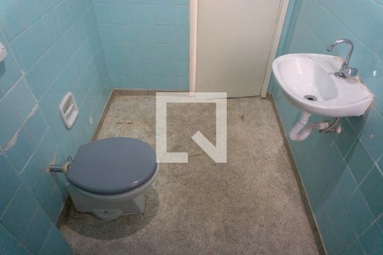 Banheiro de kitnet/studio para alugar com 1 quarto, 40m² em Bela Vista, São Paulo