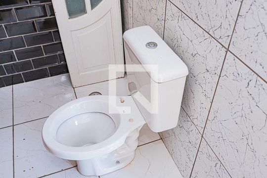 Banheiro de casa para alugar com 1 quarto, 80m² em Chácara Inglesa, São Paulo