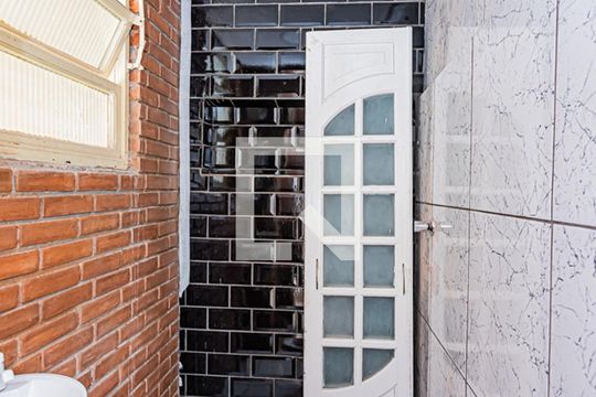 Banheiro de casa para alugar com 1 quarto, 80m² em Chácara Inglesa, São Paulo