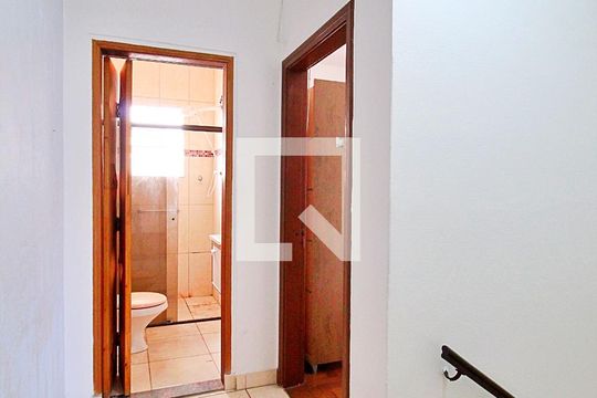 Corredor de casa de condomínio à venda com 2 quartos, 170m² em Campestre, Santo André