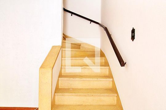 Escada de casa de condomínio à venda com 2 quartos, 170m² em Campestre, Santo André