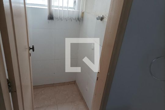 Banheiro de kitnet/studio para alugar com 1 quarto, 10m² em Jardim Avelino, São Paulo