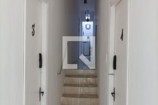 Corredor de kitnet/studio para alugar com 1 quarto, 10m² em Jardim Avelino, São Paulo