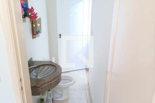 Banheiro de kitnet/studio para alugar com 1 quarto, 10m² em Jardim Avelino, São Paulo