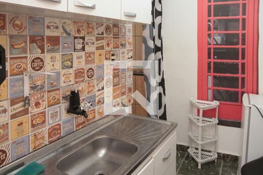 Cozinha de kitnet/studio para alugar com 1 quarto, 15m² em Jardim Avelino, São Paulo