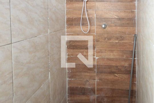 Banheiro de kitnet/studio para alugar com 1 quarto, 15m² em Jardim Avelino, São Paulo