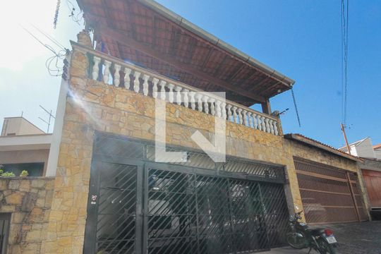 Fachada de kitnet/studio para alugar com 1 quarto, 15m² em Jardim Avelino, São Paulo