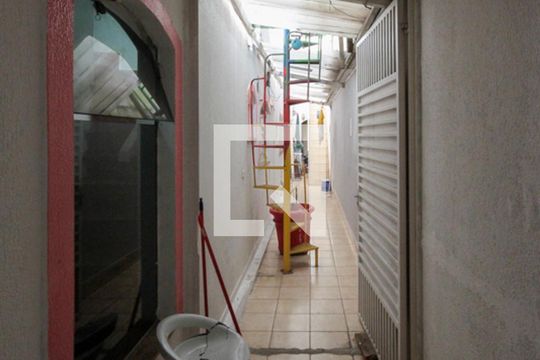 Corredor de kitnet/studio para alugar com 1 quarto, 10m² em Jardim Avelino, São Paulo