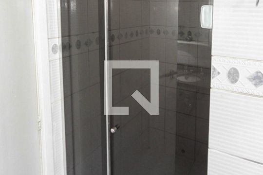 Banheiro de kitnet/studio para alugar com 1 quarto, 10m² em Jardim Avelino, São Paulo
