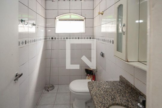Banheiro de kitnet/studio para alugar com 1 quarto, 10m² em Jardim Avelino, São Paulo