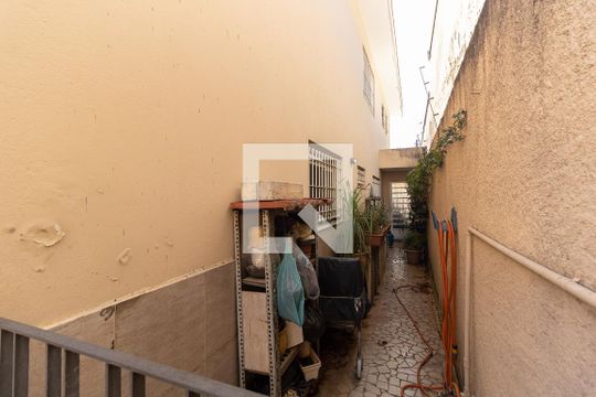 Corredor Lateral de casa à venda com 3 quartos, 250m² em Vila Moinho Velho, São Paulo