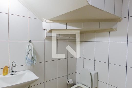 Banheiro da Garagem de casa à venda com 4 quartos, 320m² em Vila Alpina, Santo André