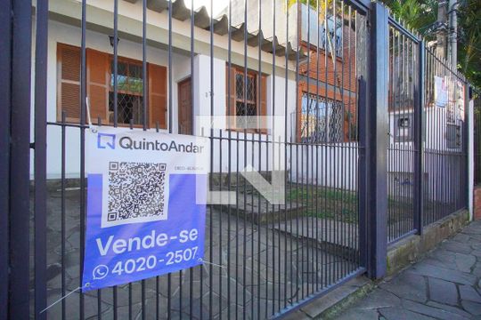 Fachada de casa à venda com 3 quartos, 163m² em Santana, Porto Alegre