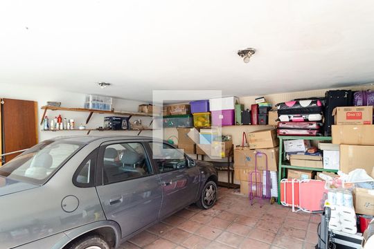 Garagem de casa à venda com 3 quartos, 500m² em Cidade Vargas, São Paulo