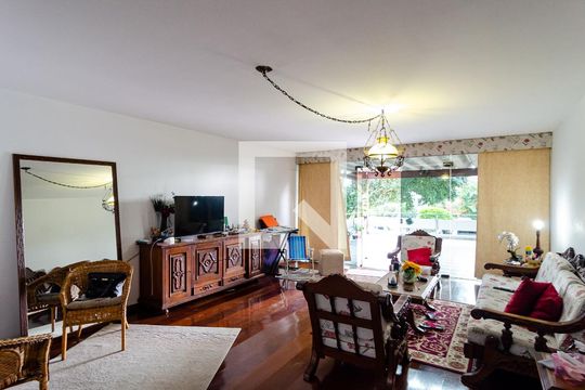 Casa à venda com 3 quartos, 500m² em Cidade Vargas, São Paulo