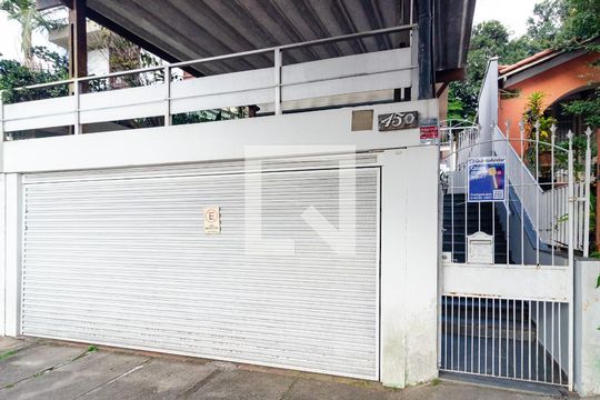 Fachada de casa à venda com 3 quartos, 500m² em Cidade Vargas, São Paulo