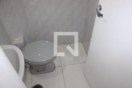 Banheiro da Área de Serviço de apartamento para alugar com 3 quartos, 97m² em Centro, Guarulhos