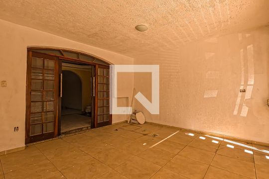 Garagem de casa à venda com 3 quartos, 165m² em Vila Itapegica, Guarulhos