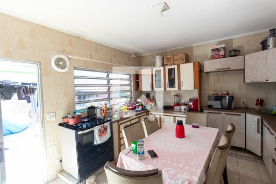 Cozinha 1 de casa à venda com 4 quartos, 197m² em Vila Ponte Rasa, São Paulo