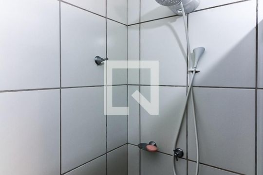Banheiro de apartamento para alugar com 2 quartos, 52m² em Jardim Pirituba, São Paulo