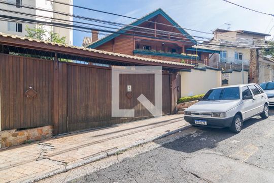 Fachada de casa para alugar com 5 quartos, 800m² em Jardim Bela Vista, Santo André