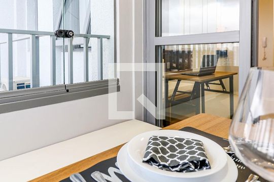 Varanda de kitnet/studio para alugar com 1 quarto, 20m² em Jardim das Acácias, São Paulo