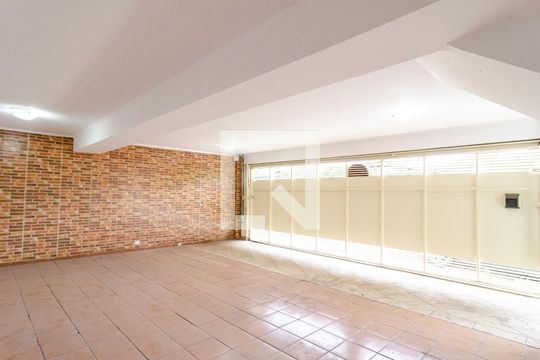 Garagem de casa à venda com 3 quartos, 225m² em Jabaquara, São Paulo