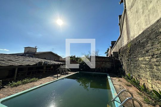Área externa de casa à venda com 3 quartos, 150m² em Guarani, Novo Hamburgo