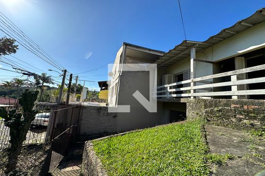 Fachada de casa à venda com 3 quartos, 150m² em Guarani, Novo Hamburgo